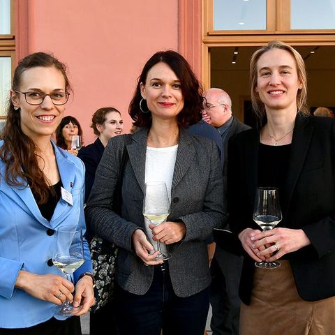 Kleines Gruppenbild auf dem Balkon des Deutschhauses.