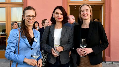 Kleines Gruppenbild auf dem Balkon des Deutschhauses.