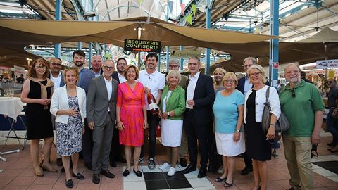 Gruppenbild in der Markthalle Dijon.