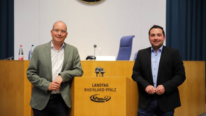 Der Vorsitzende des Ausschusses für Klima, Energie und Mobilität Gerd Schreiner (links) und der stellvertretende Vorsitzende Benedikt Oster (rechts);