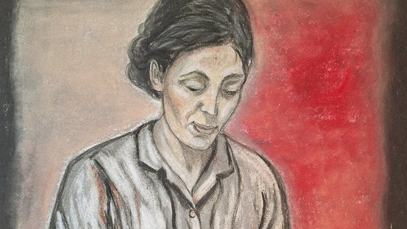 Zu sehen ist ein Gem&auml;lde. Es zeigt eine Frau. Sie hat die Haare hochgebunden und tr&auml;gt ein graues Hemd. Sie schaut nach unten. Im Hintergrund wurde die rechte Seite rot bemalt. Die linke Seite ist hellgrau.