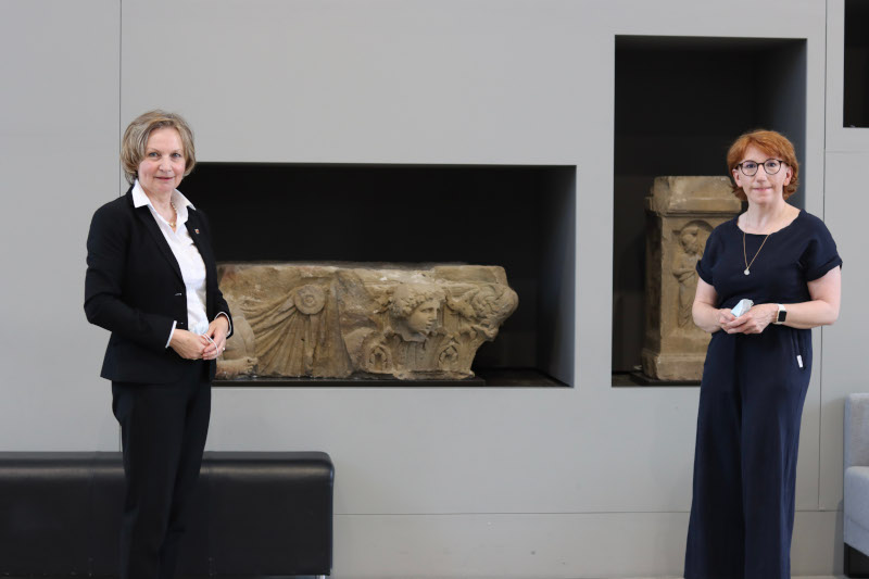 Die Vorsitzende des Ausschusses für Gleichstellung und Frauen Iris Nieland (links) und die stellvertretende Vorsitzende Susanne Müller (rechts);