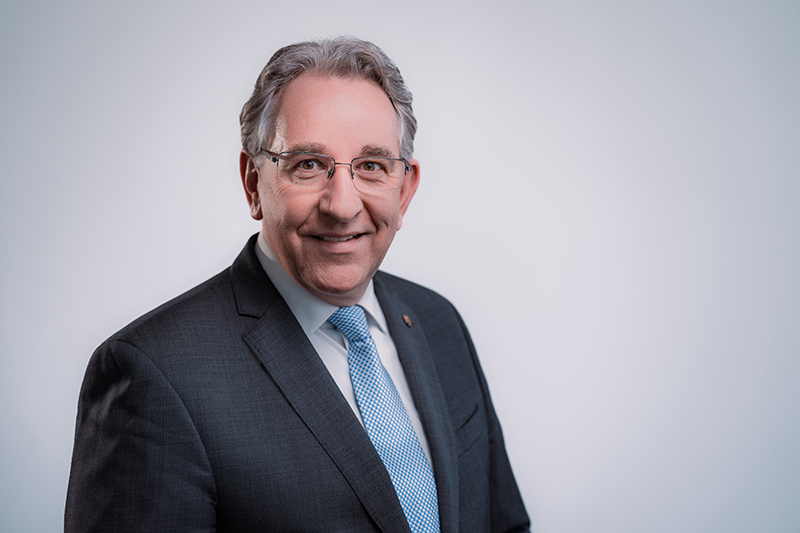 Zu sehen ist das Porträtfoto von Matthias Lammert.